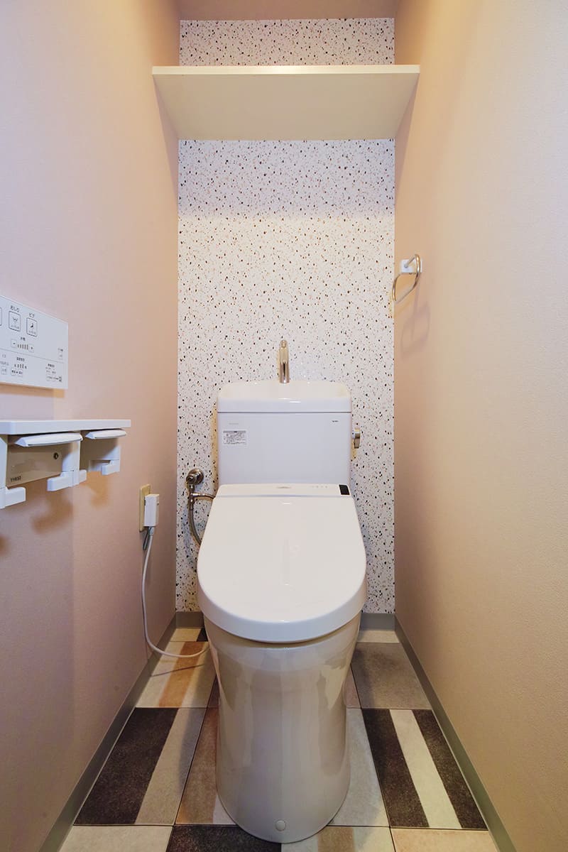 北欧のstockholmをイメージした内装で可愛らしいトイレ空間に トイレ 洗面台の施工事例 リフォームならｂｘゆとりフォーム